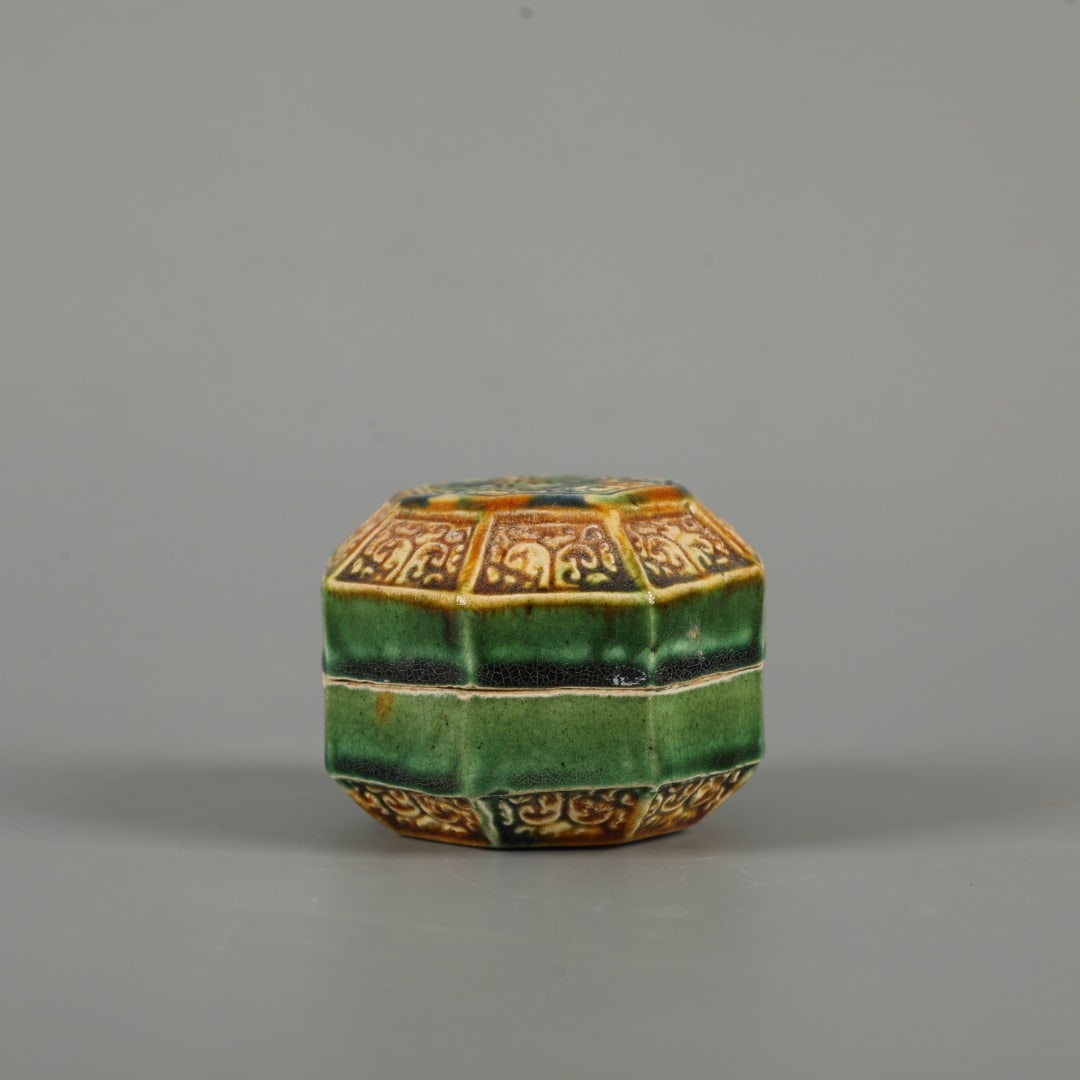 An Exquisite Tang Tri-Color Glazed Pottery Octagonal Box: An Exquisite Tang Tri-Color Glazed Pottery Octagonal Box,Tang Dynasty, China,Size:2.2inx2.6in 唐三彩八角形盒,中国唐代