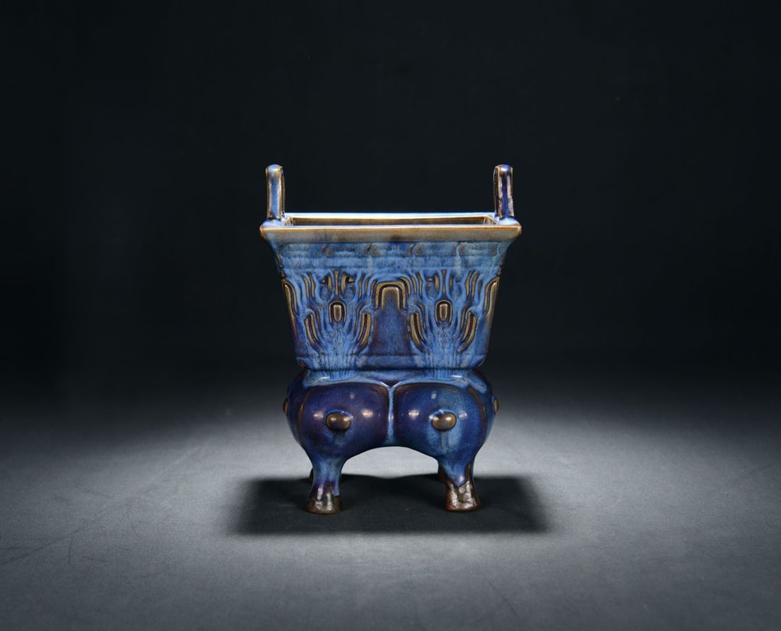 An Exquisite Jun yao Blue Glazed Beast-legs Censer: An Exquisite Jun yao Blue Glazed Beast-legs Censer,Song Dynasty, China,Size:10.2inx7.5in 钧窑蓝釉兽足炉,中国宋代
