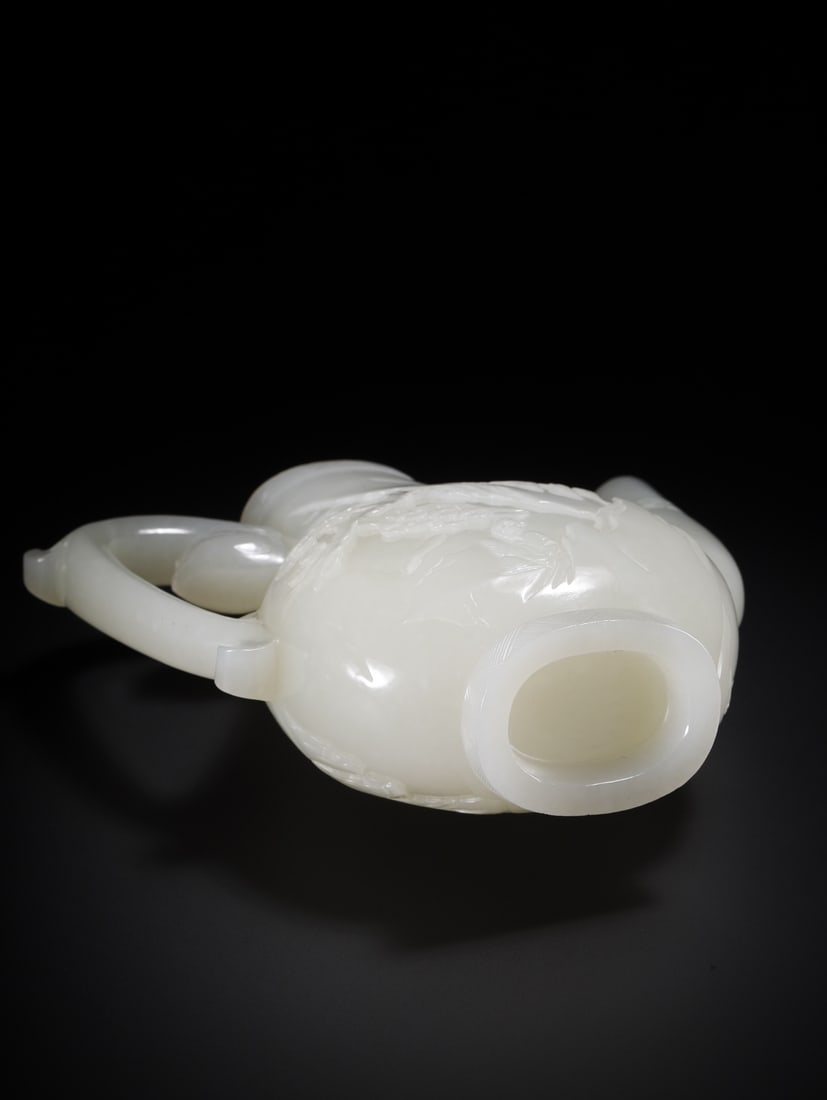 An Exquisite Hotan Jade Figures Pattern Ewer - 10