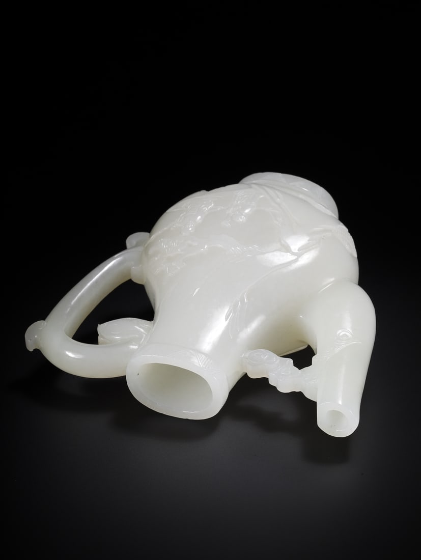 An Exquisite Hotan Jade Figures Pattern Ewer - 9
