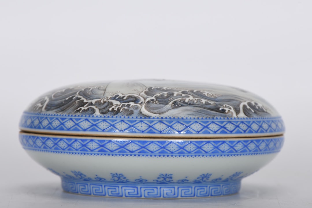 An Exquisite Blue and White Seawater Dragon Pattern Box: An Exquisite Blue and White Seawater Dragon Pattern Box,Qing Dynasty, China,Qianlong Six-character Mark,Size:2.2inx4.9inx3.3in(Seal Box)
