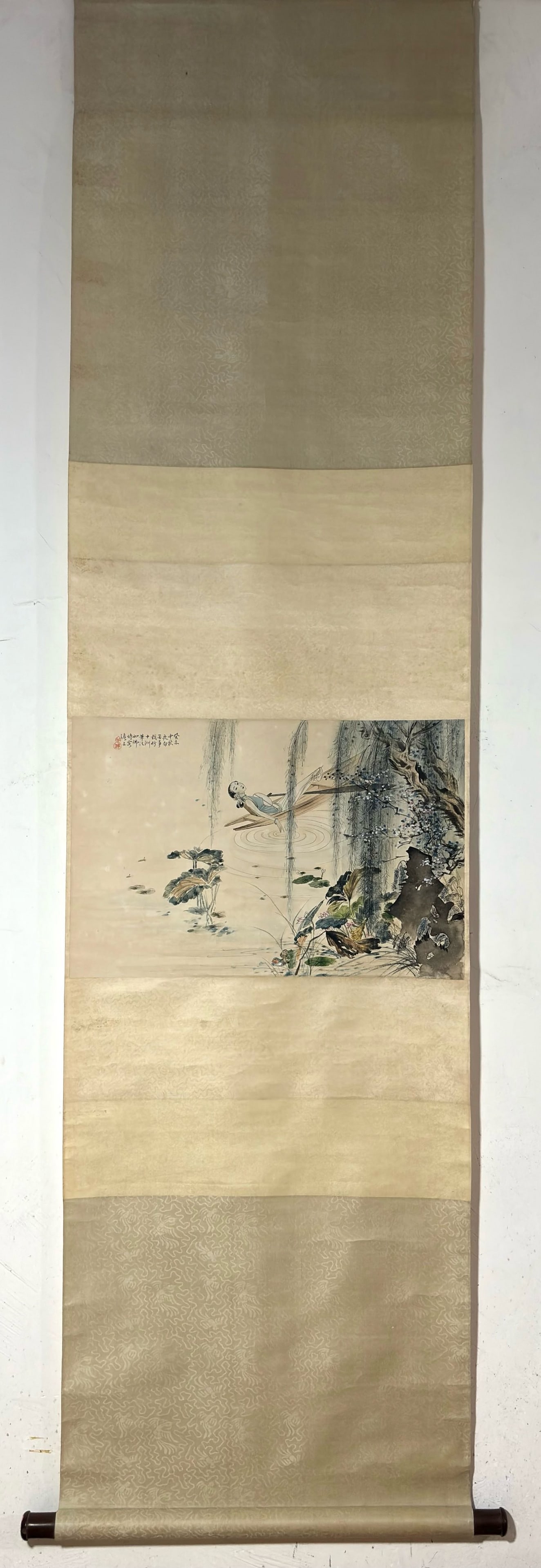 A Chinese Vertical Scroll Ink Painting of Figures on Paper: A Chinese Vertical Scroll Ink Painting of Figures on Paper,Modern Time of China,Hu Yefo,without frame size:14.2inx21.3in 一幅中国水墨纸本人物