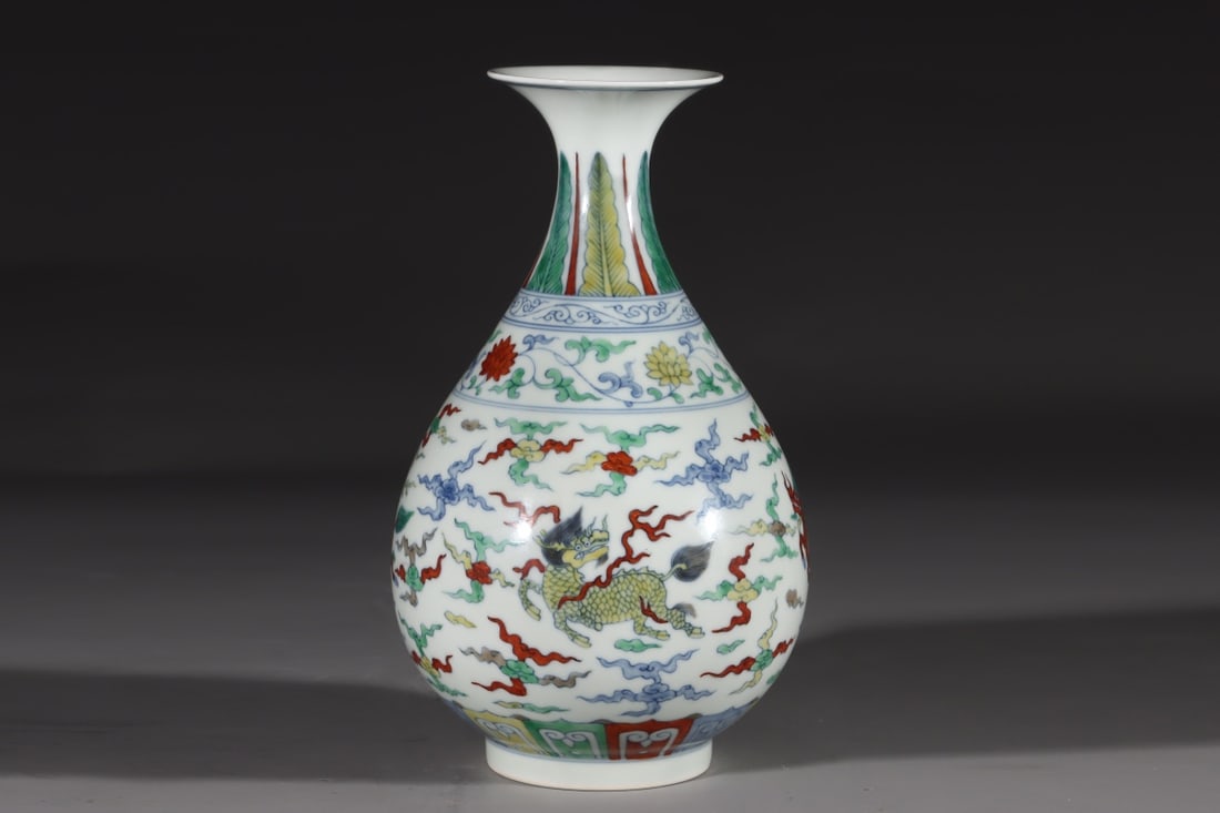 An Exquisite Doucai Kylin Pattern Vase - 3