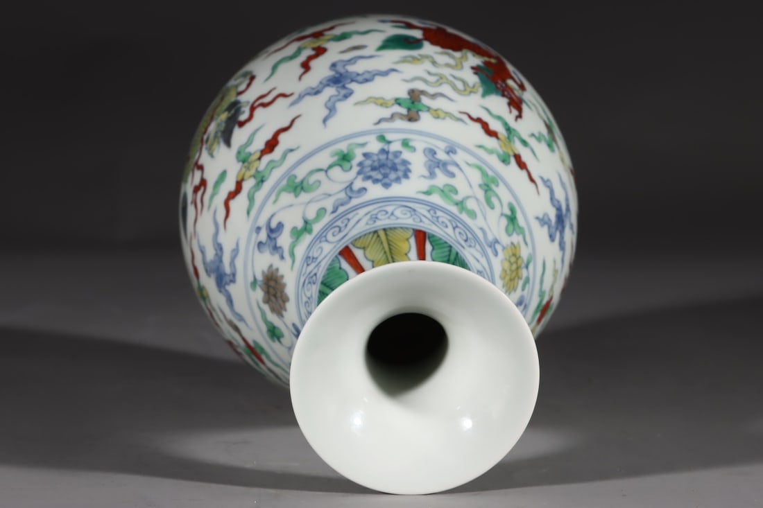 An Exquisite Doucai Kylin Pattern Vase - 6