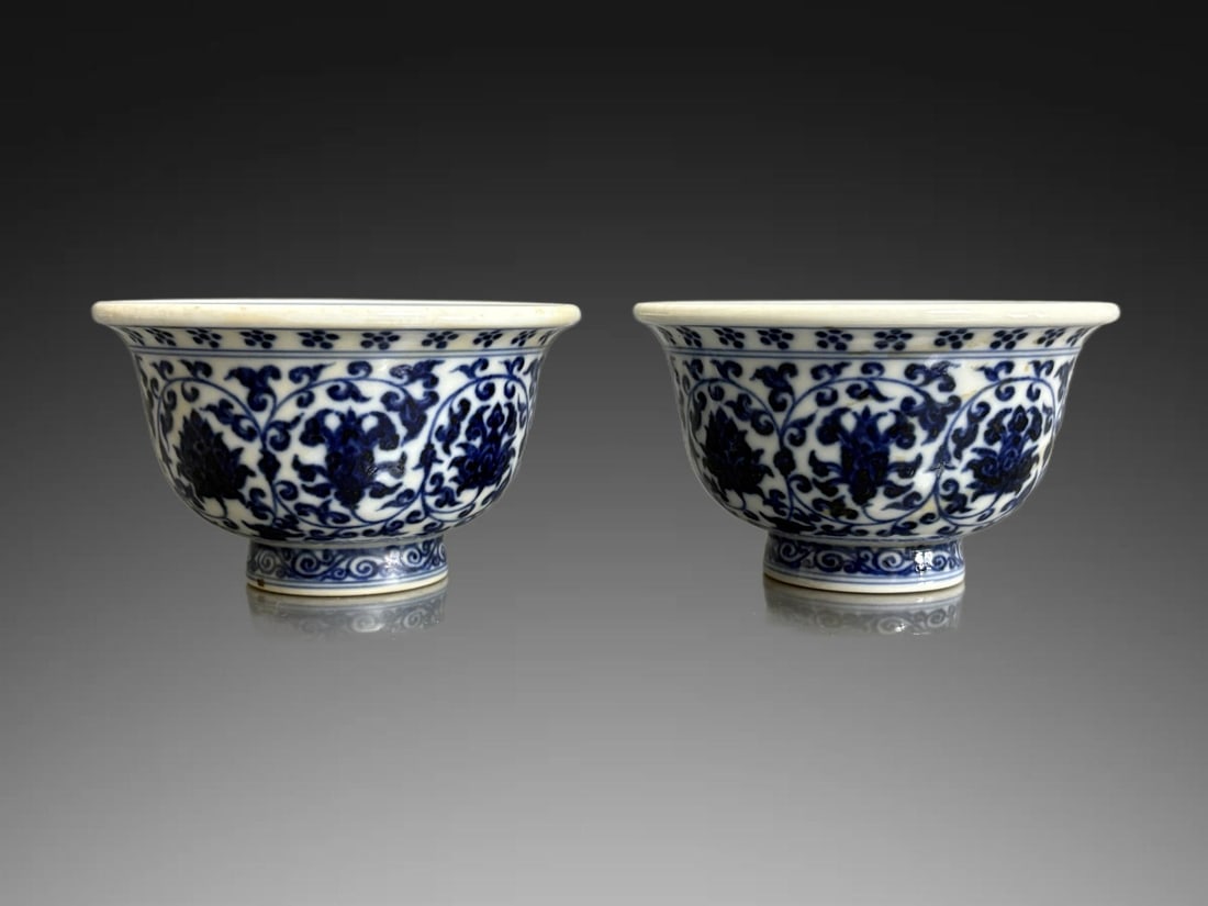 A pair of Exquisite Blue and White Flower Lion Pattern Cup: A pair of Exquisite Blue and White Flower Lion Pattern Cup,Qing Dynasty, China,Size:3.7in×2.2in 一对青花花卉狮子纹杯,中国&#