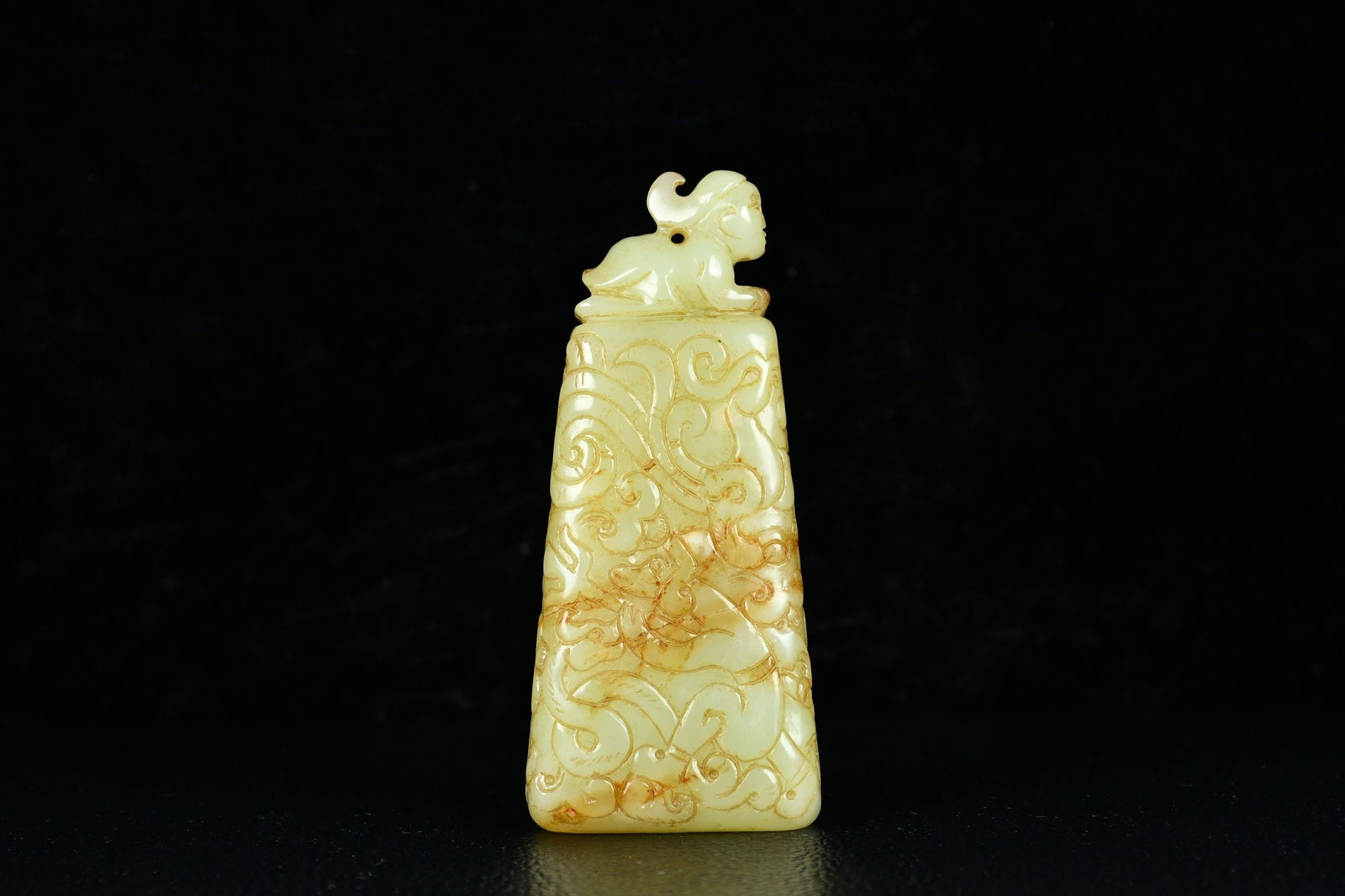An Exquisite Hotan Jade Beast-Knob Dragon Pattern Jade Pendant: An Exquisite Hotan Jade Beast-Knob Dragon Pattern Jade Pendant,Han Dynasty,China,Size:3.7inx1.6in,Weight:147g 和田玉兽钮龙纹佩,中国汉&
