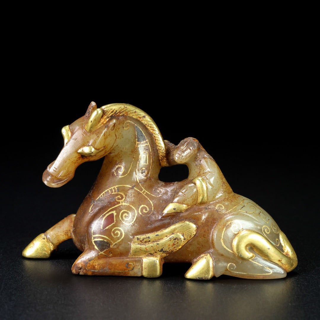 An Exquisite Hotan Jade Inlaid Gold Horse Ornament: An Exquisite Hotan Jade Inlaid Gold Horse Ornament,Han Dynasty, China,Size:3.9inx1.2inx2.4in,Weight:135g 和田玉错金马,中国汉代