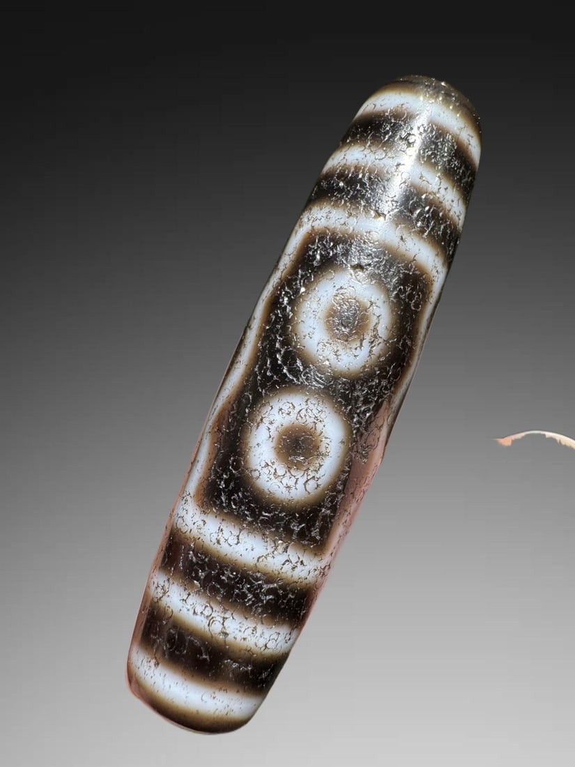 An Exquisite Five-Eye Dzi bead: An Exquisite Five-Eye Dzi bead,Qing Dynasty, China,Size:0.5inx1.8in 五眼天珠,中国清代