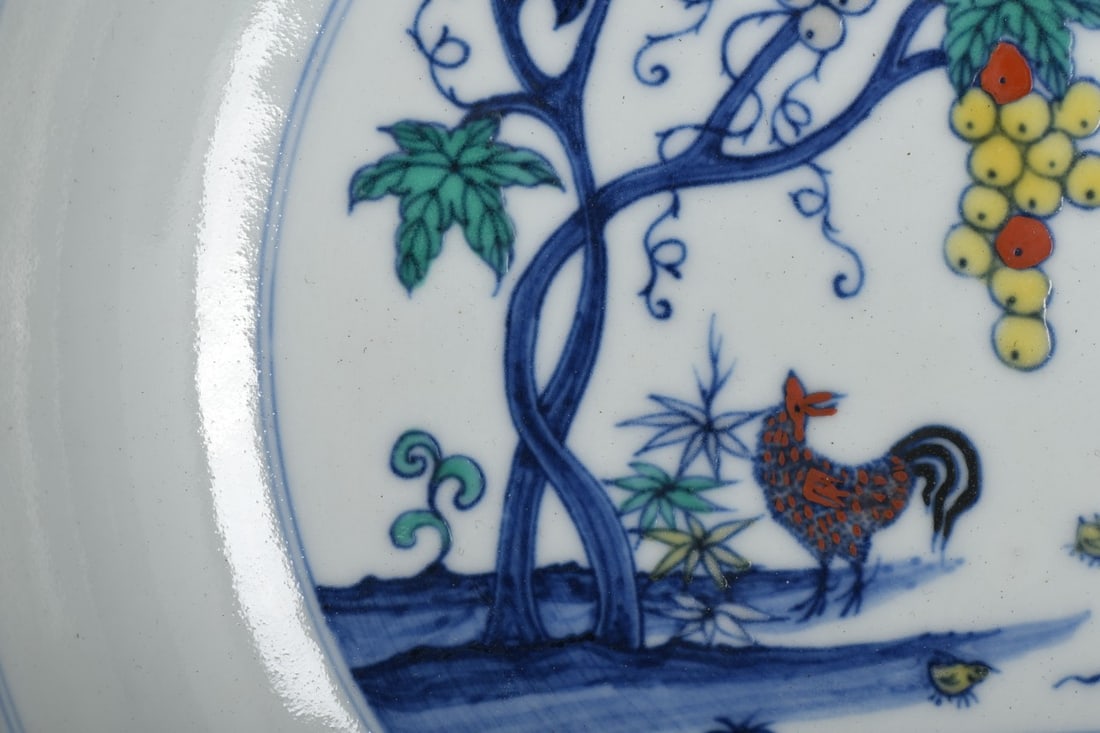 An Exquisite Doucai Grape Pattern Plate - 3