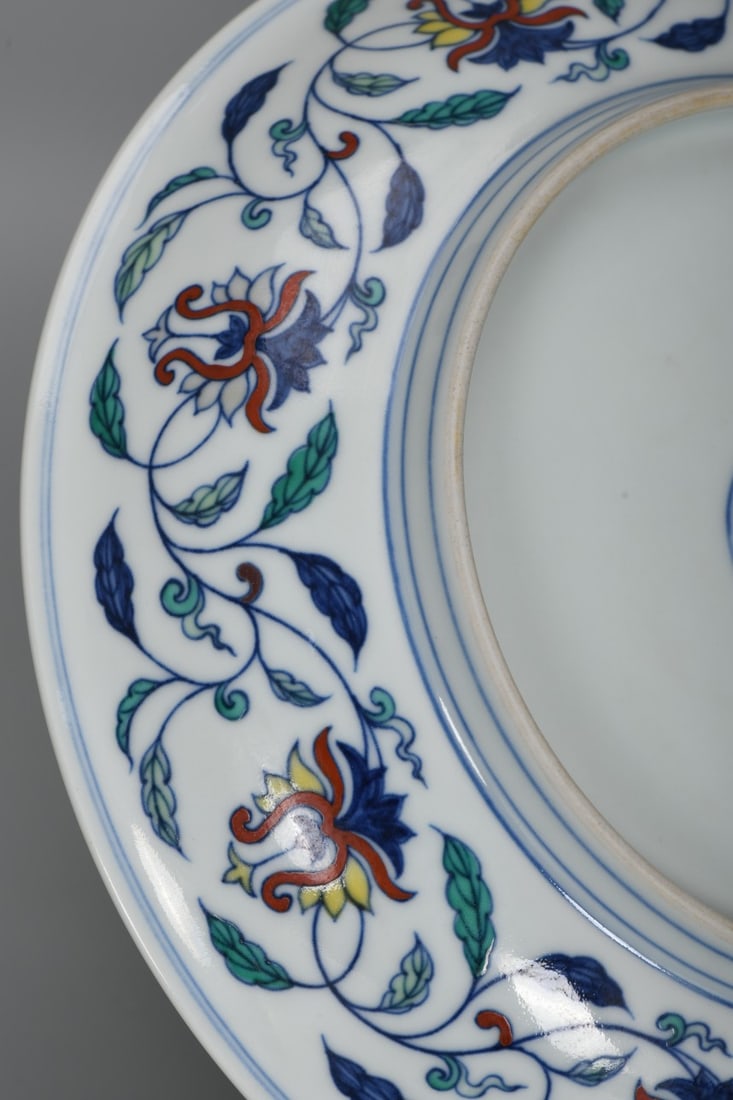 An Exquisite Doucai Grape Pattern Plate - 7