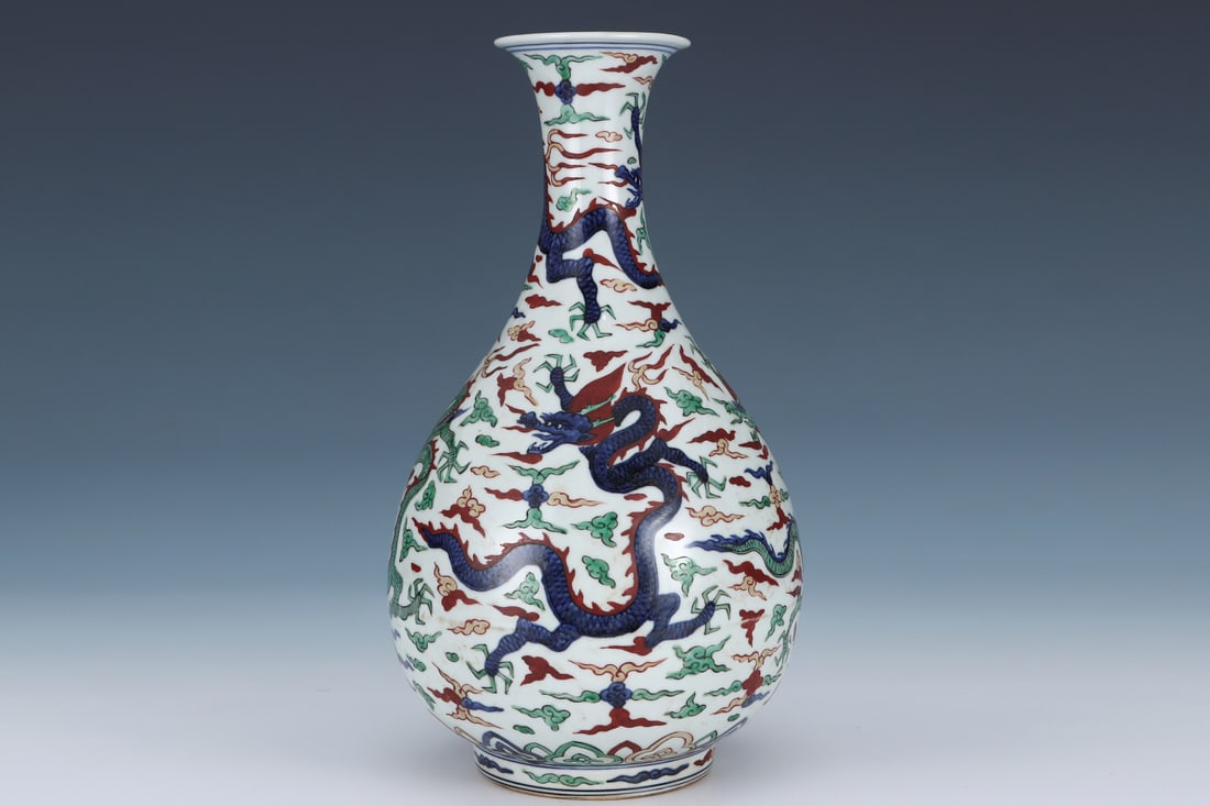 An Exquisite Wucai Dragon Pattern Vase - 3