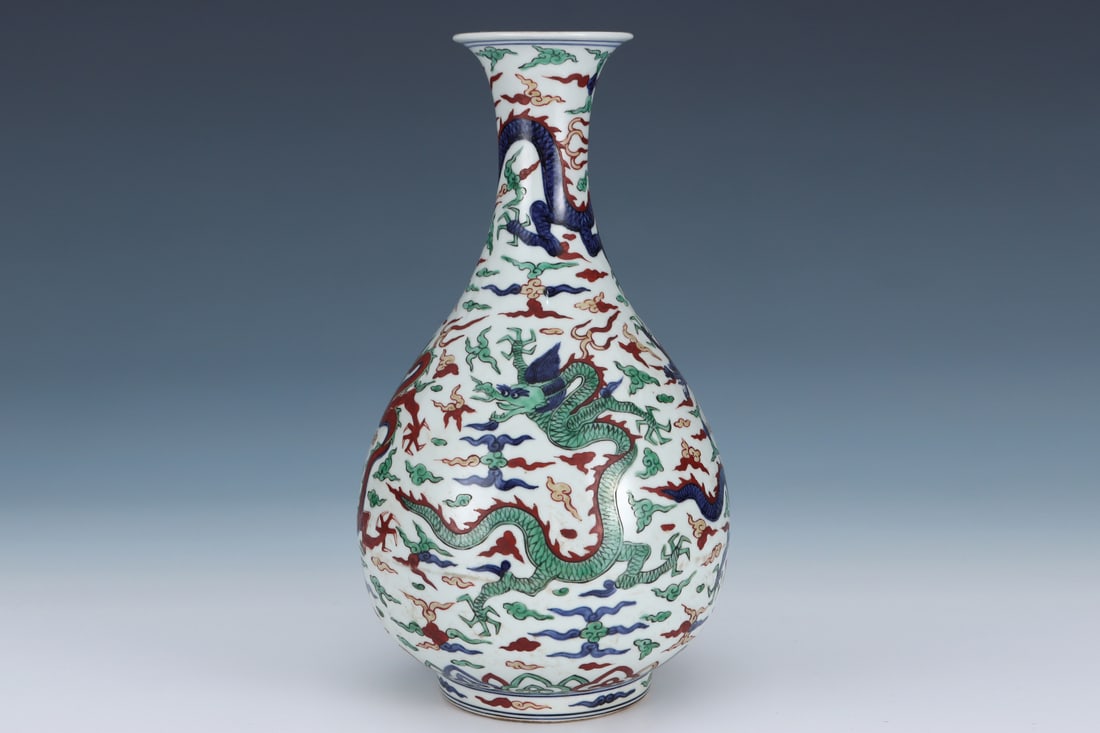 An Exquisite Wucai Dragon Pattern Vase - 4