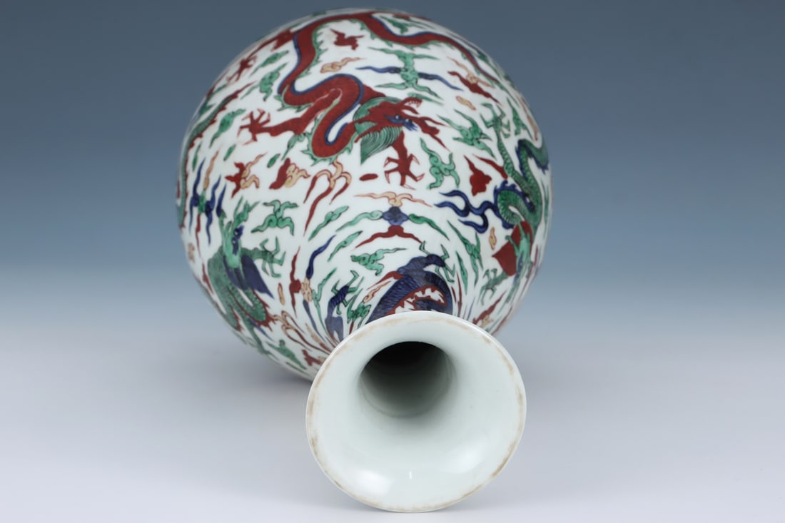 An Exquisite Wucai Dragon Pattern Vase - 7