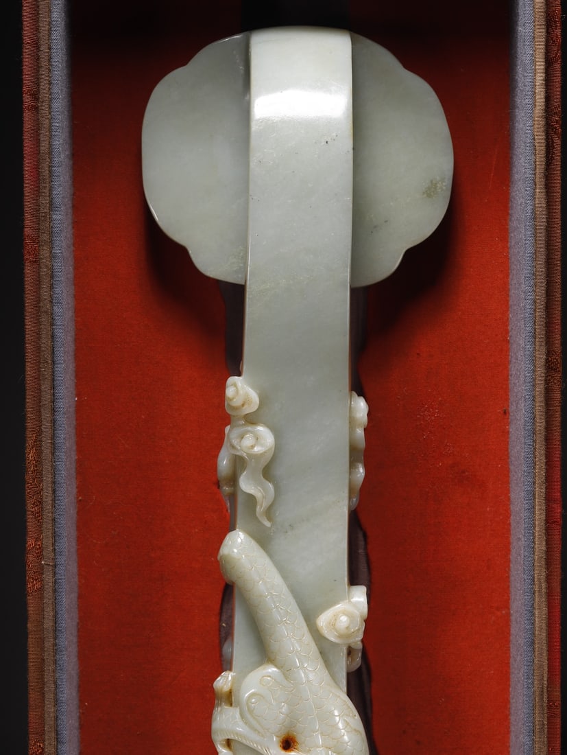 An Exquisite Hotan Jade Dragon Pattern Ruyi - 7