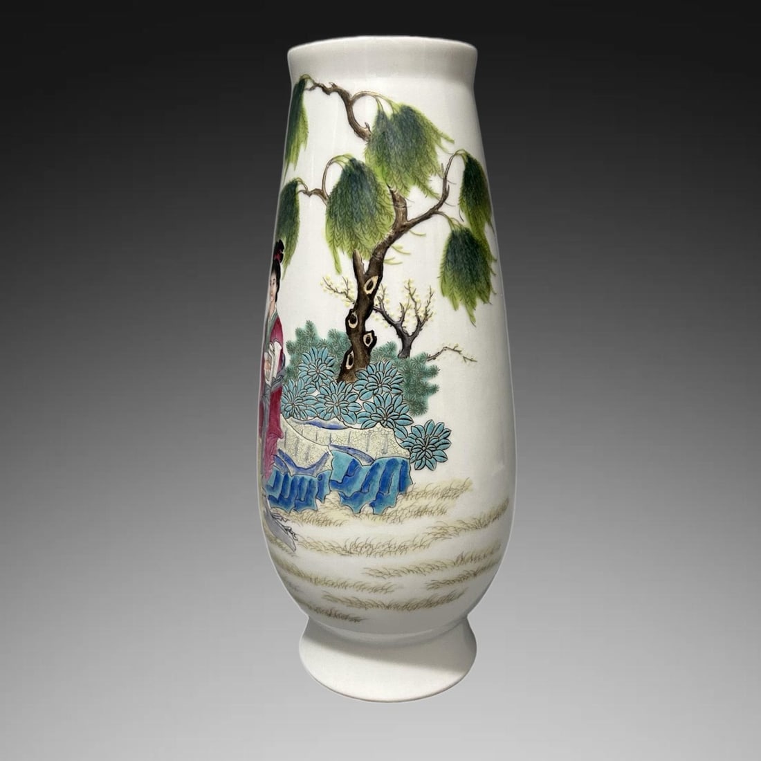 An Exquisite Enamel Figures Pattern Vase - 2