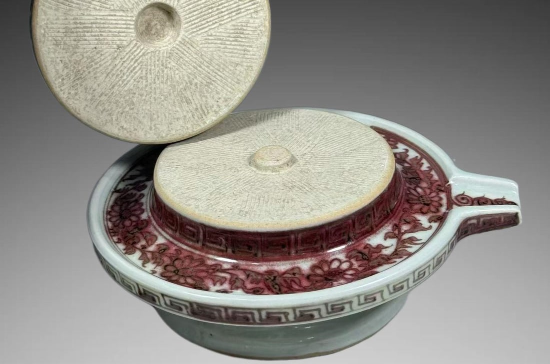 An Exquisite UnderGlaze-Red Lotus Pattern Millstone - 2
