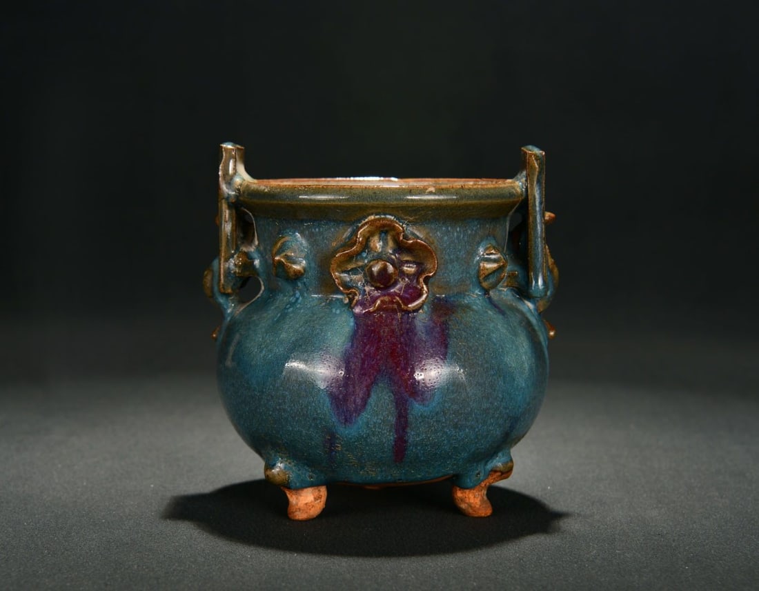 An Exquisite Jun yao Sky Blue Glazed Double-Ears and Tripod Censer: An Exquisite Jun yao Sky Blue Glazed Double-Ears and Tripod Censer,Yuan Dynasty, China,Size:5.9inx5.9in 钧窑天蓝釉三足双耳炉,中国