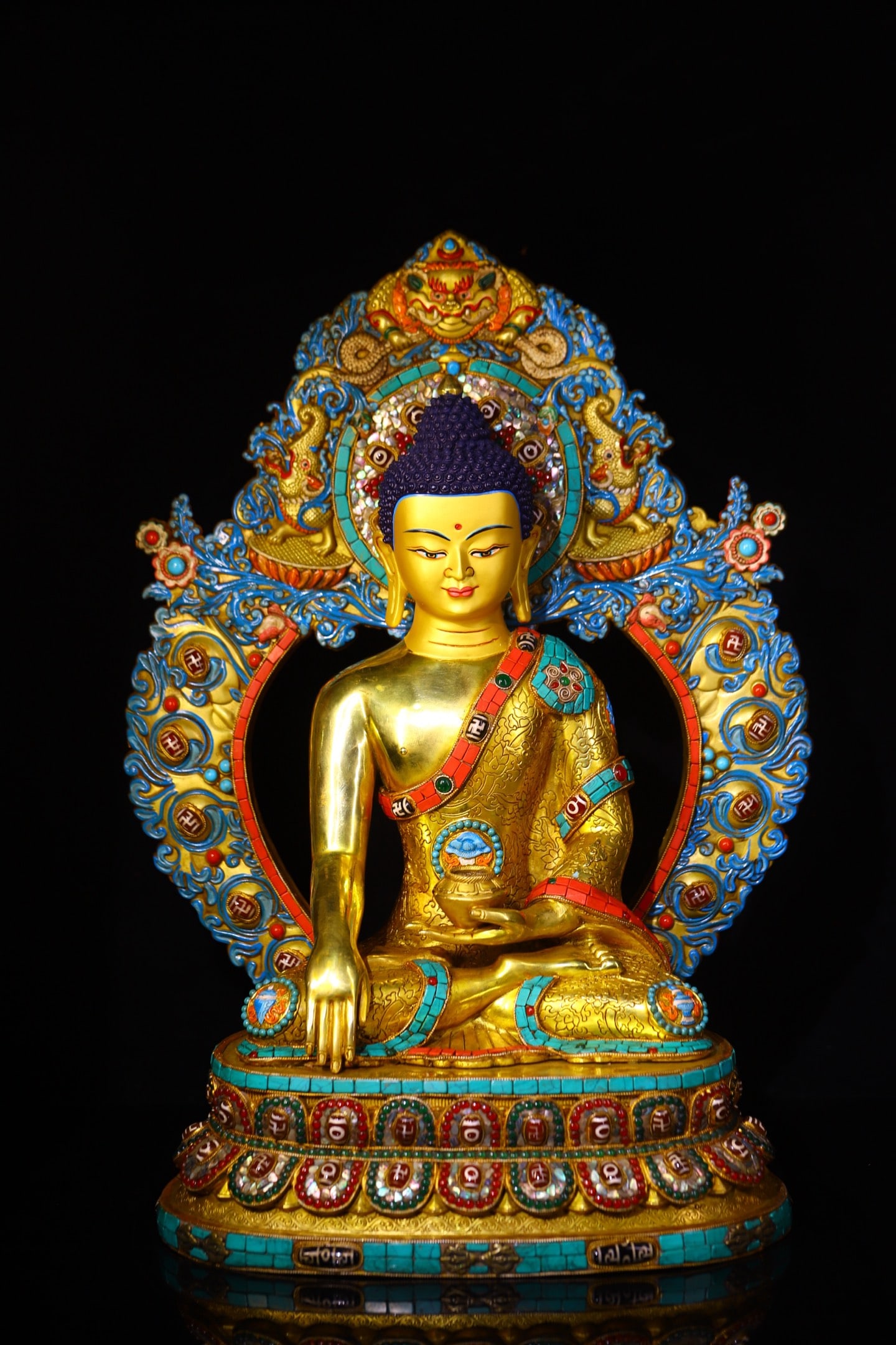 An Exquisite Gilt Bronze Inlaid Gems Buddha statue: An Exquisite Gilt Bronze Inlaid Gems Buddha statue,Qing Dynasty, China,Size:19.3inx14.2in,Weight:16300g 铜鎏金镶嵌宝石佛像,中国清