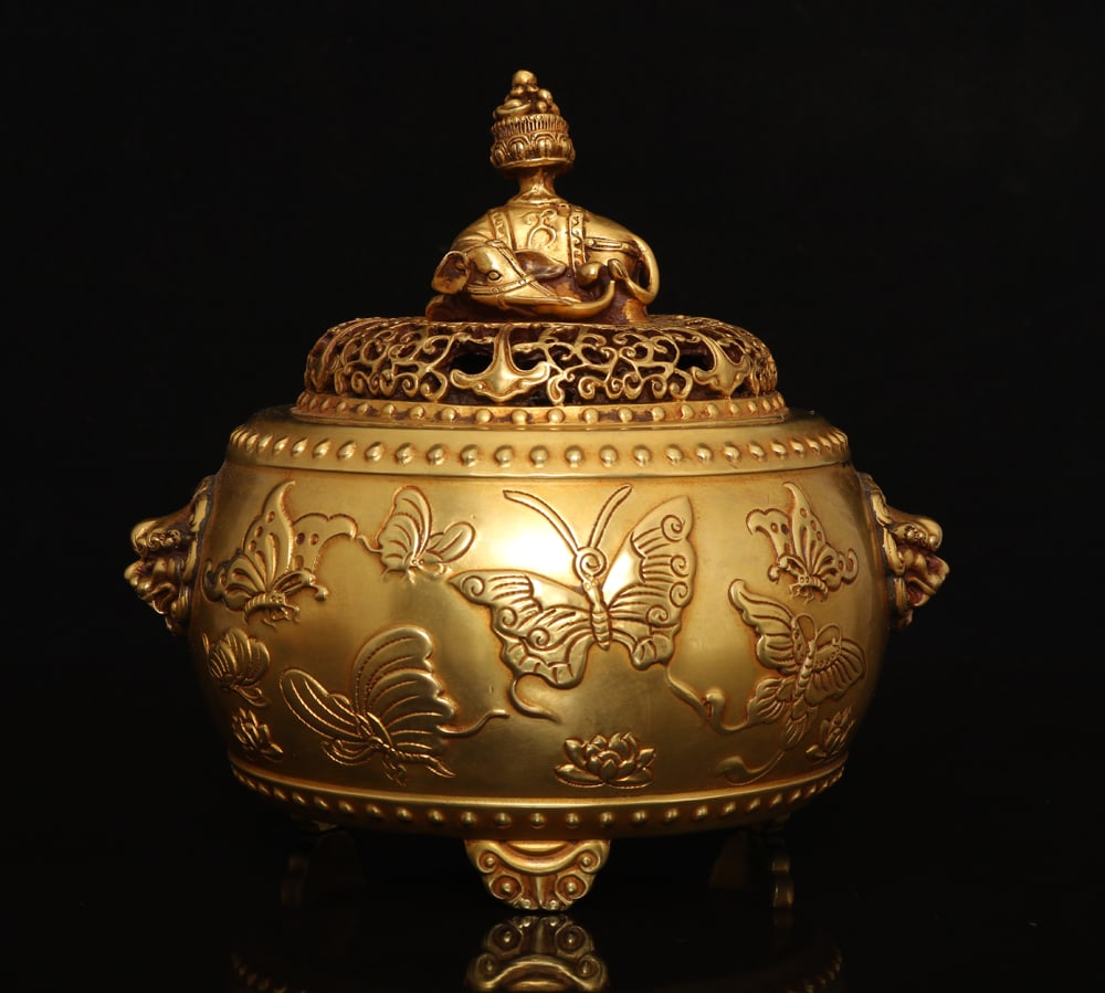 An Exquisite Gilt Bronze Butterfly Pattern Tripod Censer: An Exquisite Gilt Bronze Butterfly Pattern Tripod Censer,Ming Dynasty, China,Xuande Six-character Mark,Size:6.7inx7.3in,Weight:3250g 铜鎏金蝶纹三足炉,&#