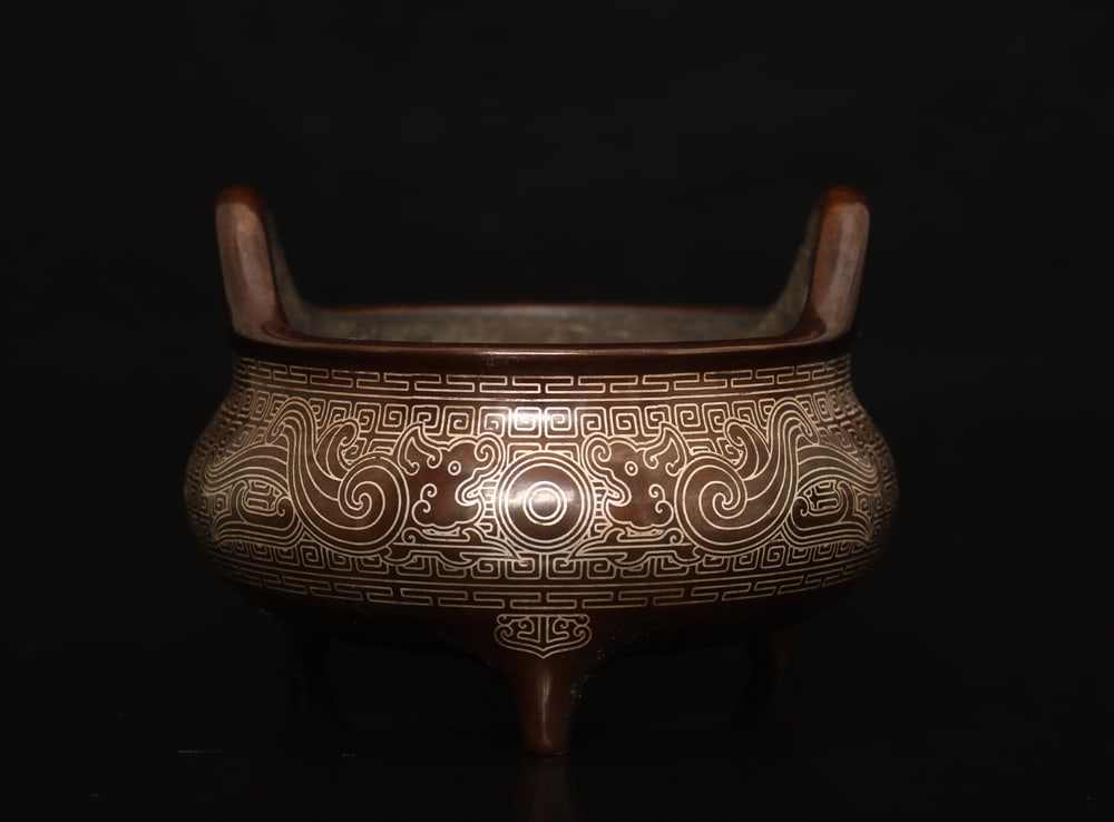 An Exquisite Bronze inlaid Silver Wire Tripod Double-Ears Censer: An Exquisite Bronze inlaid Silver Wire Tripod Double-Ears Censer,Ming Dynasty, China,With Mark,Size:2.6inx3.1in,Weight:546g 铜掐银丝三足双耳炉,