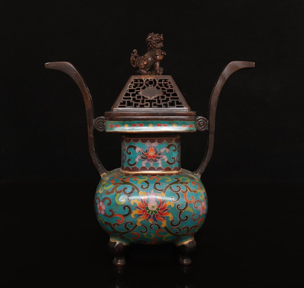 An Exquisite Cloisonne Lotus Pattern Four-Legs Lion-Knob Censer: An Exquisite Cloisonne Lotus Pattern Four-Legs Lion-Knob Censer,Qing Dynasty, China,Qianlong Four-character Mark,Size:9.3inx8.3in,Weight:2446g 景泰蓝缠枝莲纹&