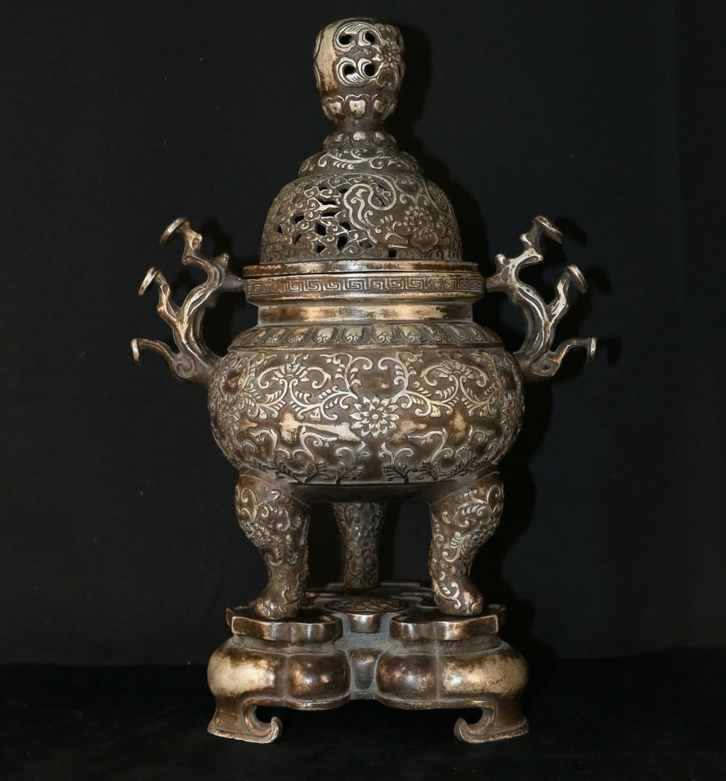 An Exquisite Silver-Gilt Copper Ganoderma lucidum Pattern Ears Censer: An Exquisite Silver-Gilt Copper Ganoderma lucidum Pattern Ears Censer,Qing Dynasty, China,Qianlong Four-character Mark,Size:7.9inx5.3inx12.2in ,Weight:2180g