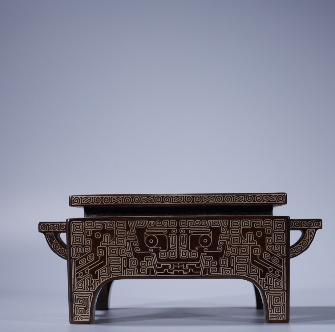 An Exquisite Silver-Inlaid Bronze Censer: An Exquisite Silver-Inlaid Bronze Censer,Ming Dynasty, China,With Mark,Size:3.1inx5.4in ,Weight:2605g 紫铜错银炉,中国明代,带款