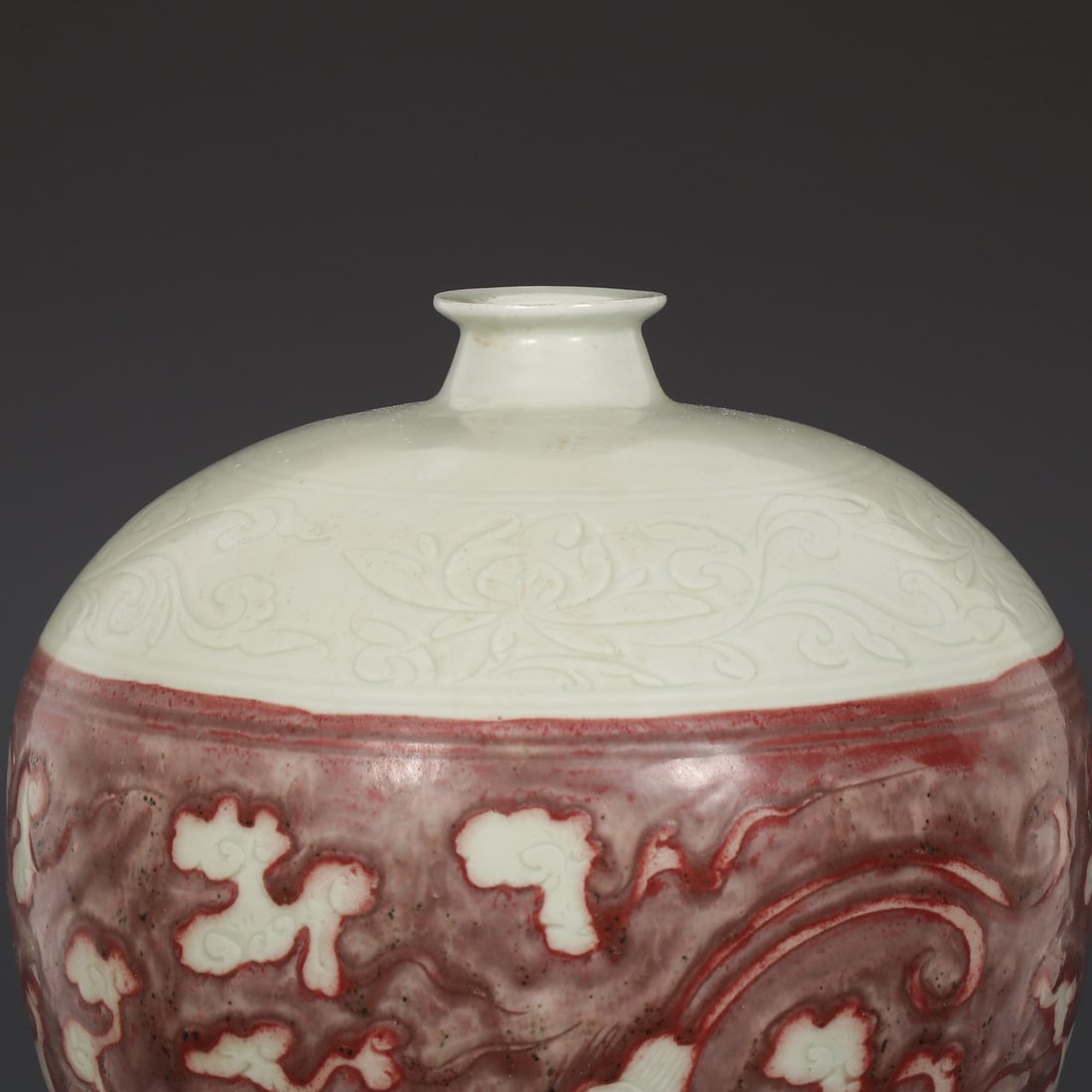 An Exquisite Underglaze-Red Phoenix Pattern Vase - 2