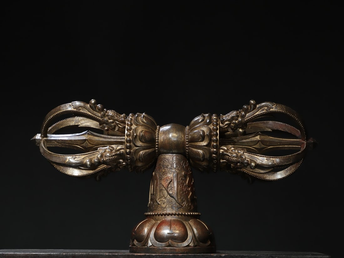 An Exquisite Bronze Gold Sludge Gilded Vajra: An Exquisite Bronze Gold Sludge Gilded Vajra,Ming Dynasty, China,Size:10.6inx20.5inx6.7in,Weight:6800g 铜泥金金刚杵,中国明代
