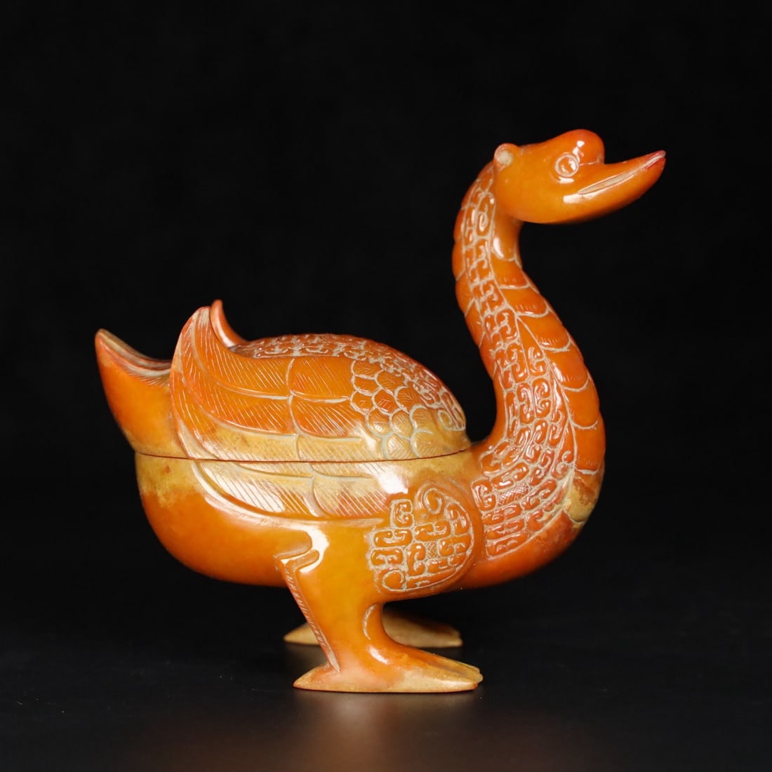 An Exquisite Hotan Jade Goose Box: An Exquisite Hotan Jade Goose Box,Qing Dynasty, China,Size:5.1inx2.7inx4.6in,Weight:491.2g 和田玉鹅盒,中国清代