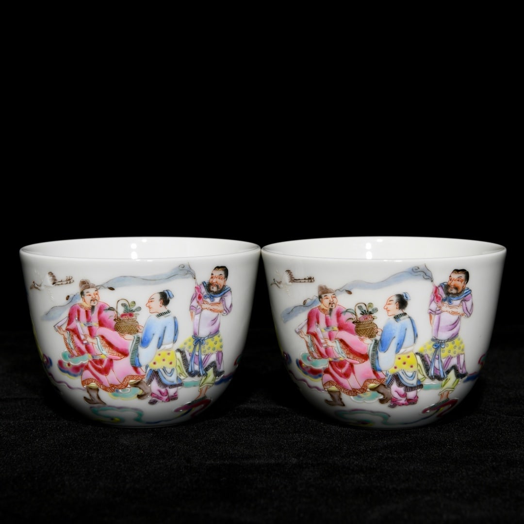 A pair of Exquisite Famille-Rose Figures Pattern Cups: A pair of Exquisite Famille-Rose Figures Pattern Cups,Qing Dynasty, China,Yongzheng Six-character Mark,Size:2.2inx3.1in 一对粉彩人物纹杯,中国