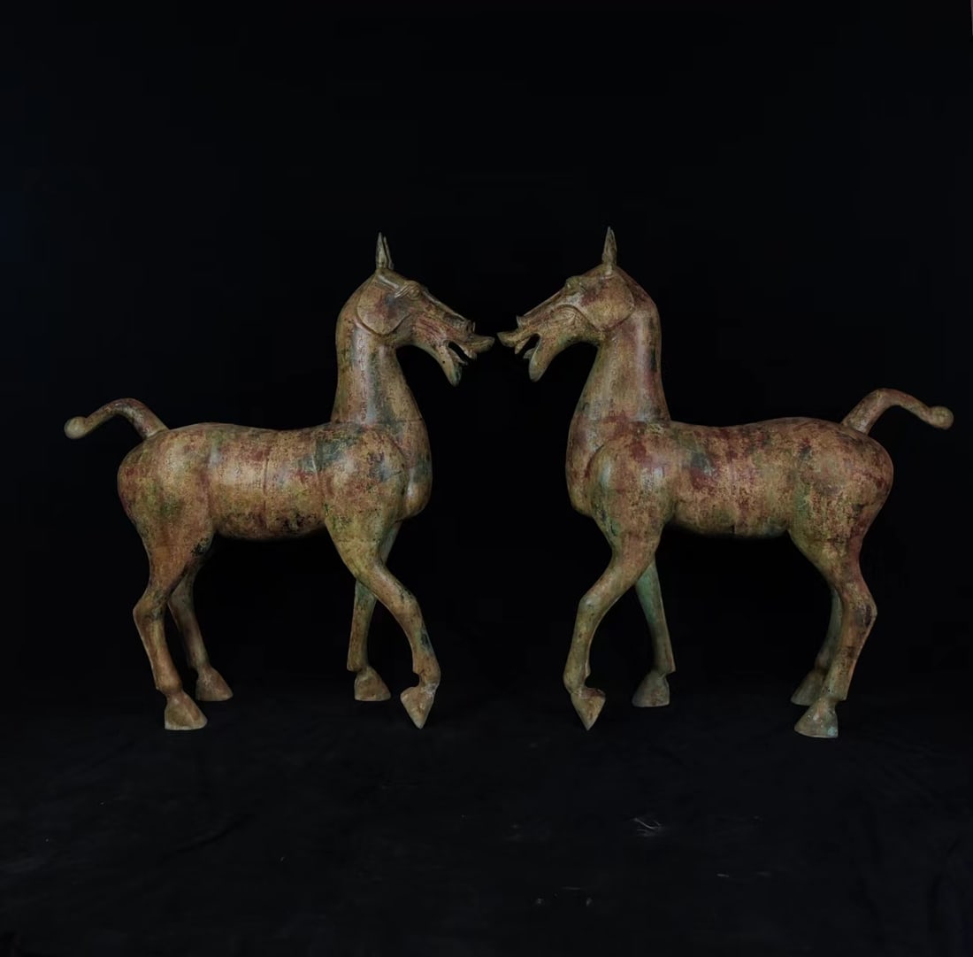 A pair of Exquisite Bronze Horse,With Inscription: A pair of Exquisite Bronze Horse,With Inscription,Han Dynasty,China,Size:44.1inx40.9in,Weight:65500g 一对青铜马,带铭文,中国汉代