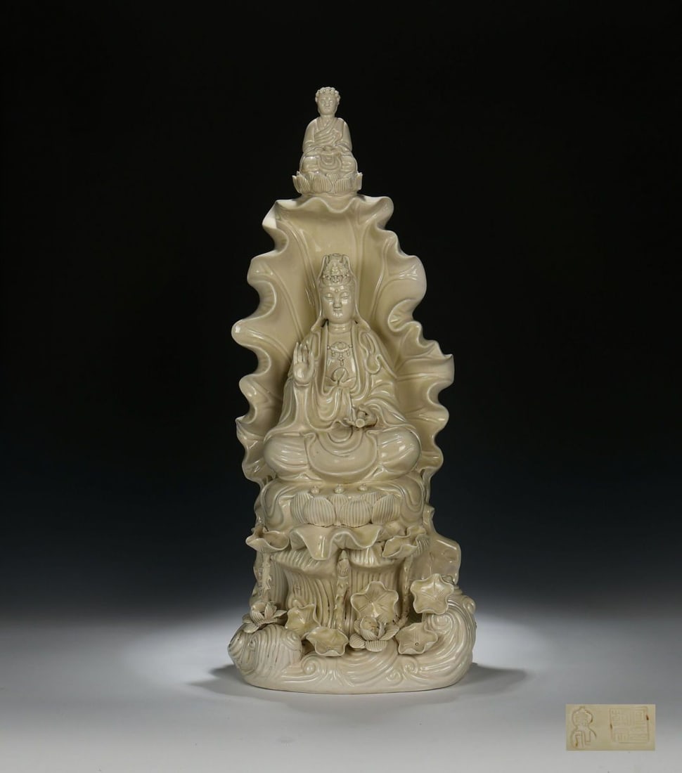 An Exquisite Blanc-de-Chine White Glazed Statue of Avalokitesvara Ornament: An Exquisite Blanc-de-Chine White Glazed Statue of Avalokitesvara Ornament,Ming Dynasty, China,With Mark,Size:22.4inx9.8in