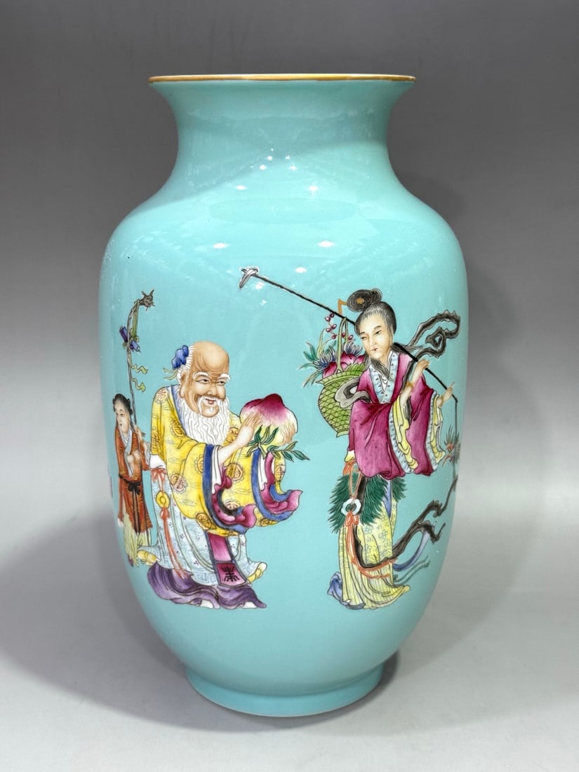 An Exquisite Turquoise-Ground Famille-Rose Figures Pattern Vase (1 of 9)