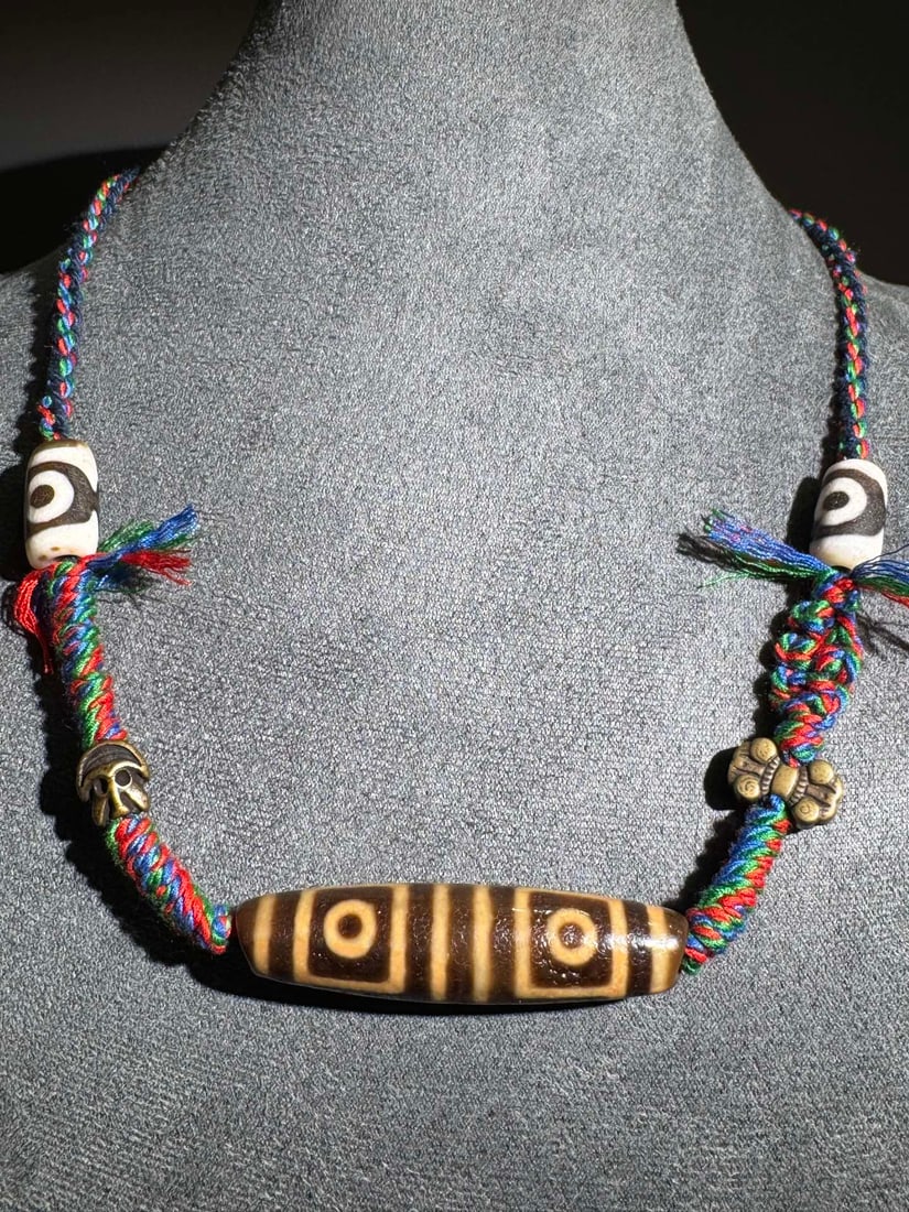 An Exquisite Four-Eye Dzi bead: An Exquisite Four-Eye Dzi bead,Qing Dynasty, China,Size:0.6inx2.2in 四眼天珠,中国清代