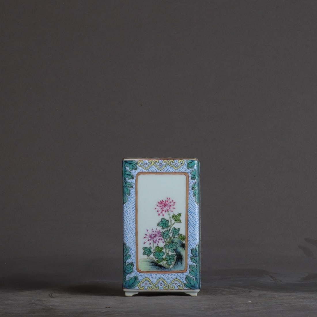 An Exquisite Famille-Rose Flower Pattern Brush Pot (1 of 9)