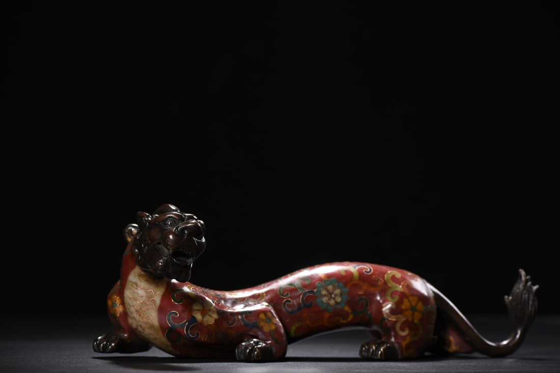 An Exquisite Cloisonne Dragon Ornament: An Exquisite Cloisonne Dragon Ornament,Qing Dynasty, China,Size:3.3inx10.4in ,Weight:925g 景泰蓝龙摆件,中国清代