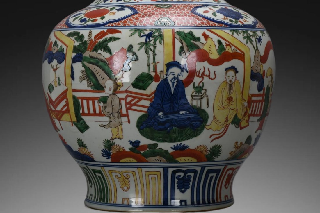 An Exquisite Wucai Figures Pattern Jar - 3