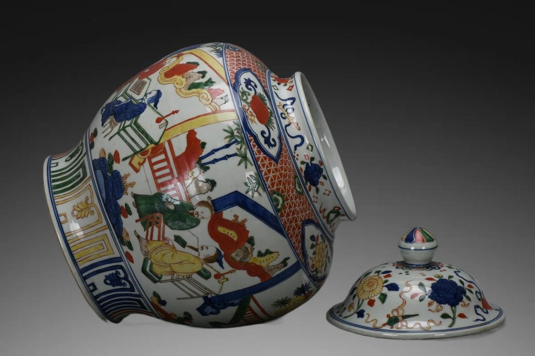 An Exquisite Wucai Figures Pattern Jar - 6