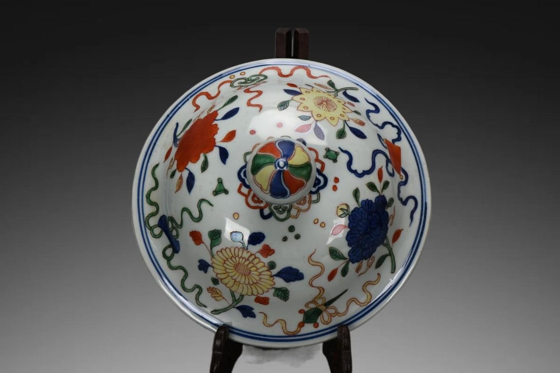 An Exquisite Wucai Figures Pattern Jar - 8