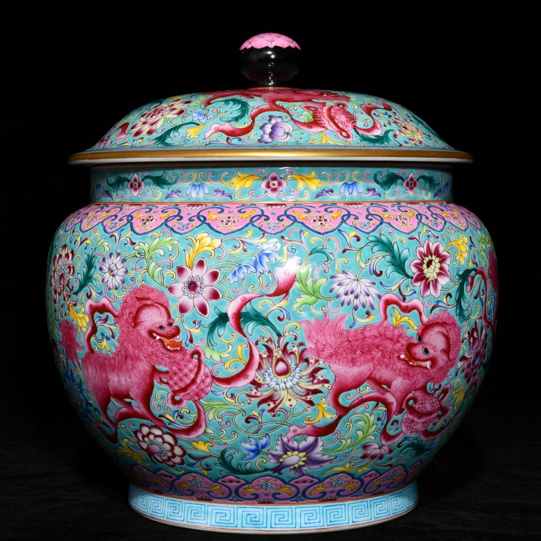 An Exquisite Enamel Dragon Pattern Jar - 2