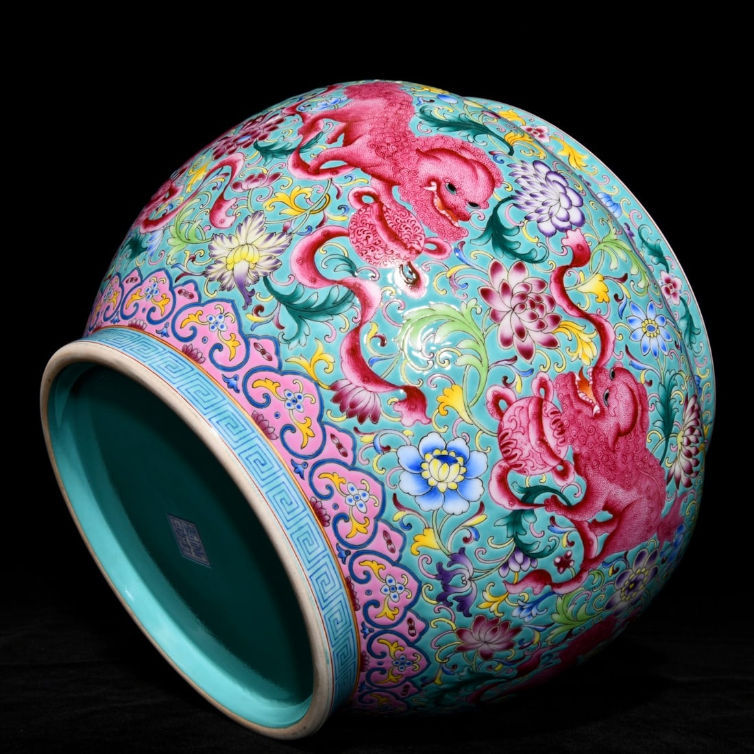 An Exquisite Enamel Dragon Pattern Jar - 9