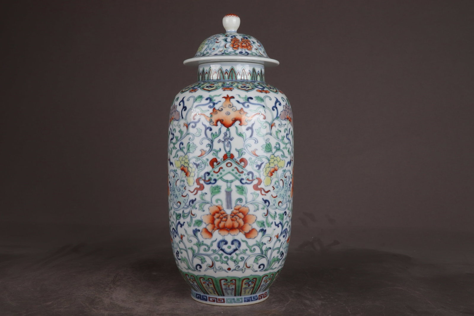 An Exquisite Doucai Lotus Pattern Jar - 2