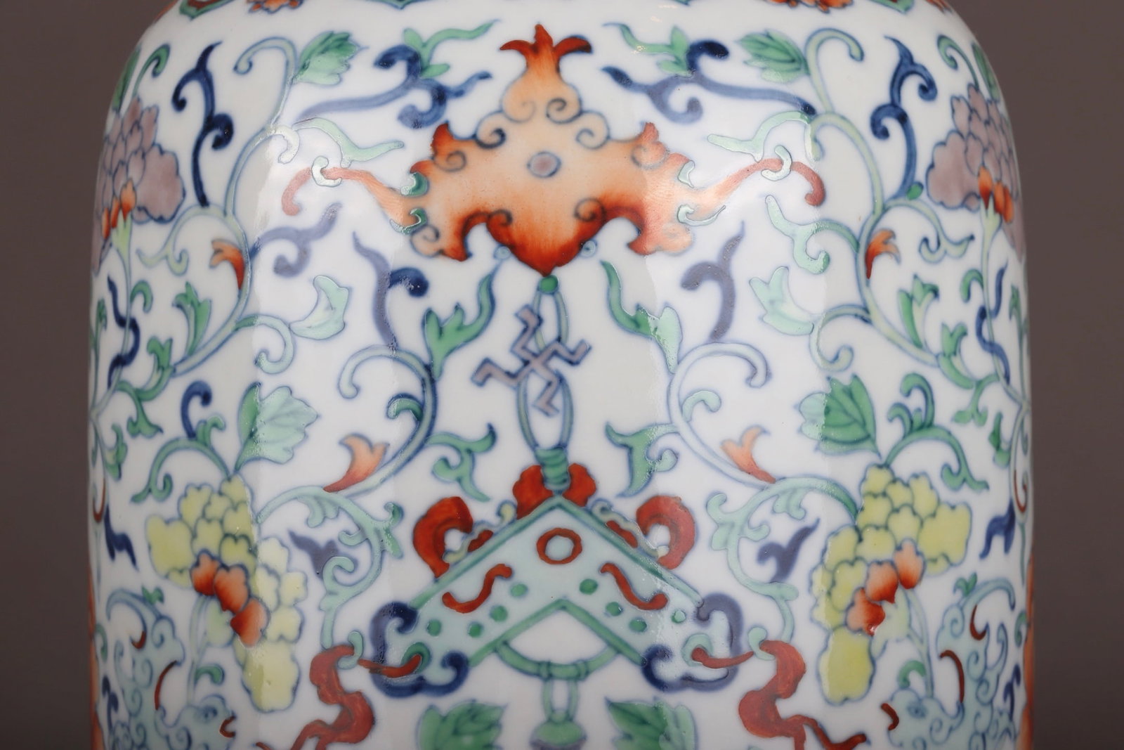 An Exquisite Doucai Lotus Pattern Jar - 4