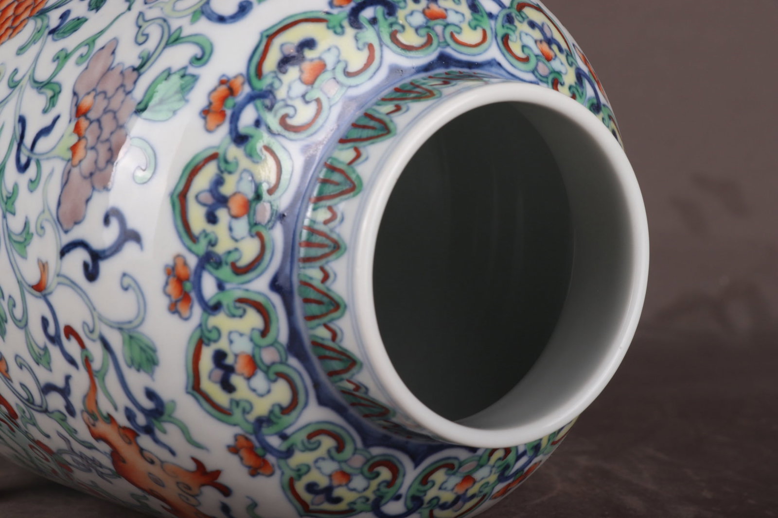 An Exquisite Doucai Lotus Pattern Jar - 8