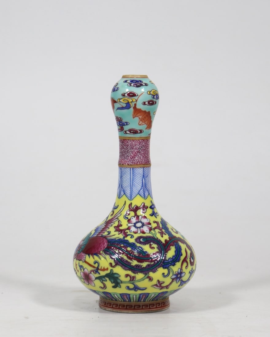 An Exquisite Yellow Ground Phoenix Pattern Vase - 2