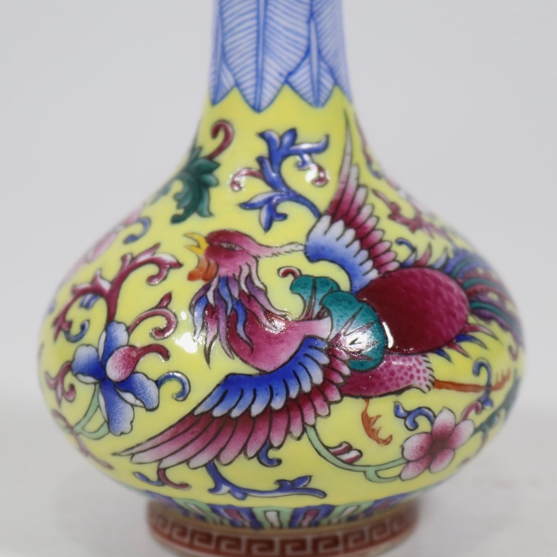An Exquisite Yellow Ground Phoenix Pattern Vase - 7