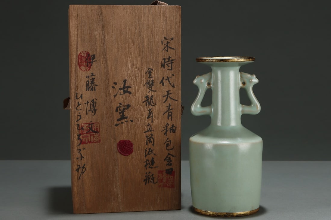An Exquisite Ru yao Sky Blue Glazed Dragon-Ears Vase with an Imperial Poem by Emperor Qianlong: An Exquisite Ru yao Sky Blue Glazed Dragon-Ears Vase with an Imperial Poem by Emperor Qianlong,Song Dynasty, China,Size:8.9inx4.3in 汝窑天青釉龙耳瓶