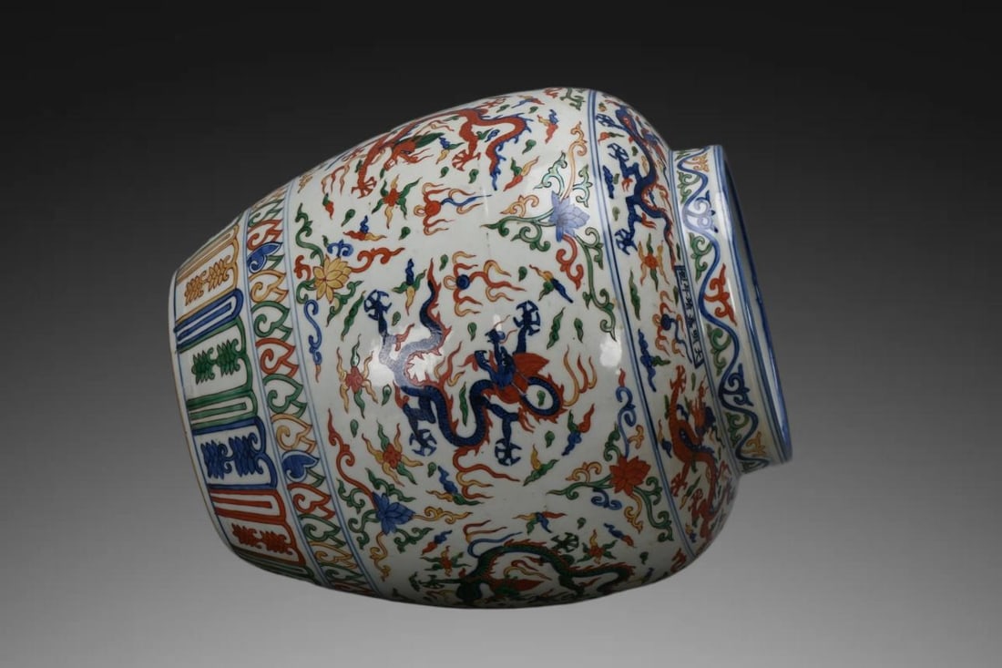 An Exquisite Wucai Dragon Pattern Jar - 6