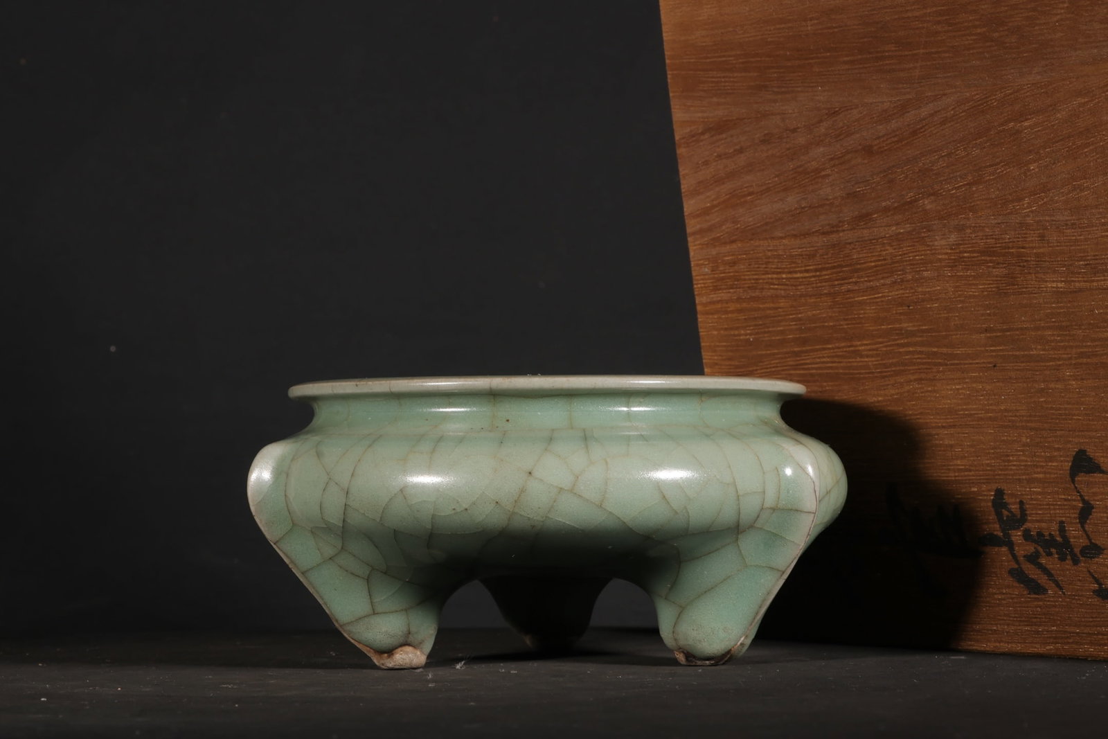 An Exquisite Guan Kiln Celadon Glzed Tripod Censer: An Exquisite Guan Kiln Celadon Glzed Tripod Censer,Song Dynasty, China,Size:2.1inx3.9inx4.7in 官窑粉青釉三足炉,中国宋代